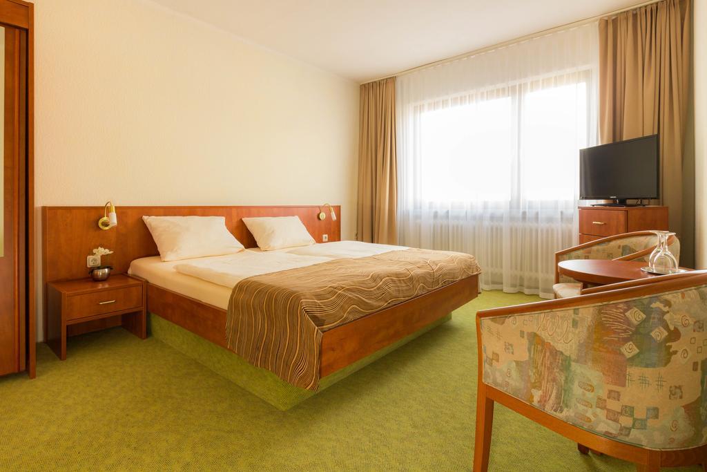 Strand Hotel Nordsee, Hotel Deichlaeufer Tossens Bagian luar foto