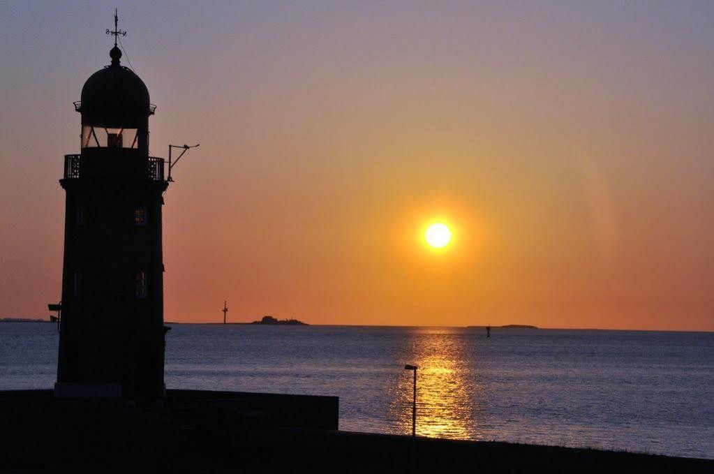 Strand Hotel Nordsee, Hotel Deichlaeufer Tossens Bagian luar foto